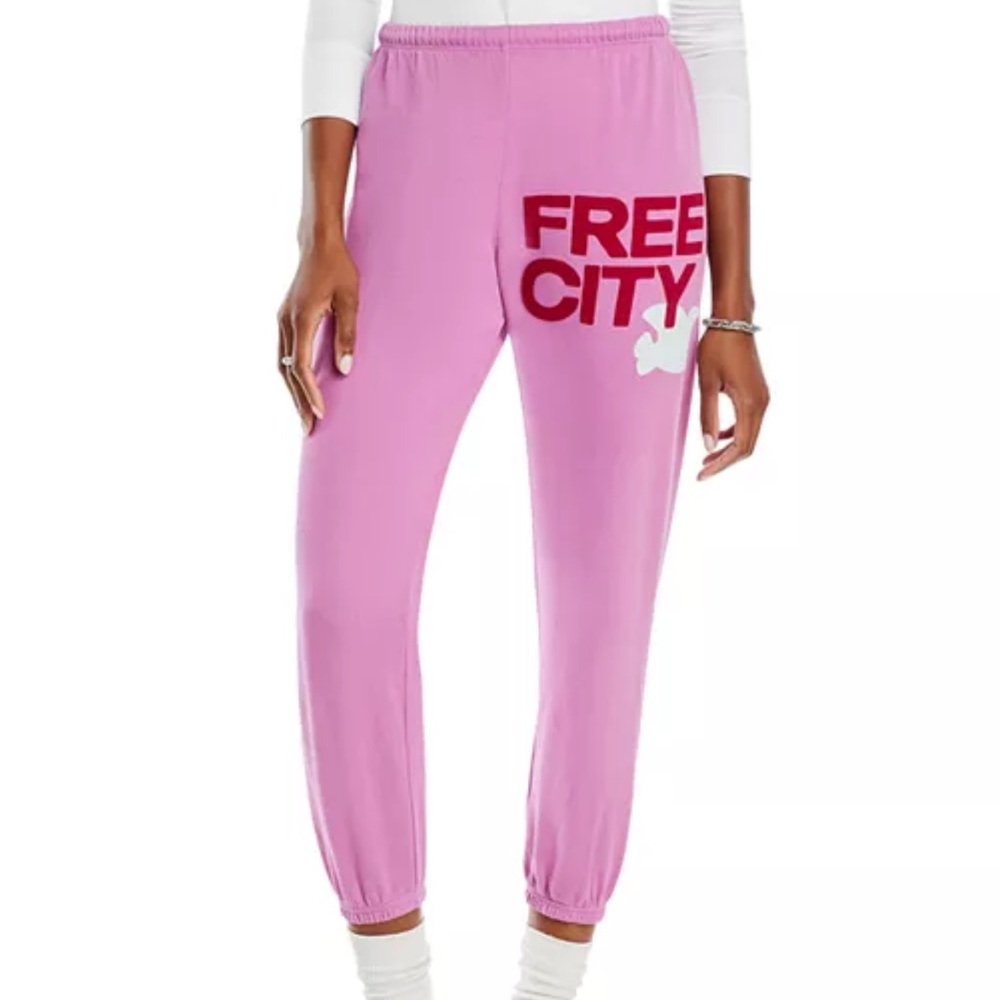 FREE CITY Cotton Logo Sweatpants
Color: Pink Lips Cherry
Perfect Condition!!!!!!